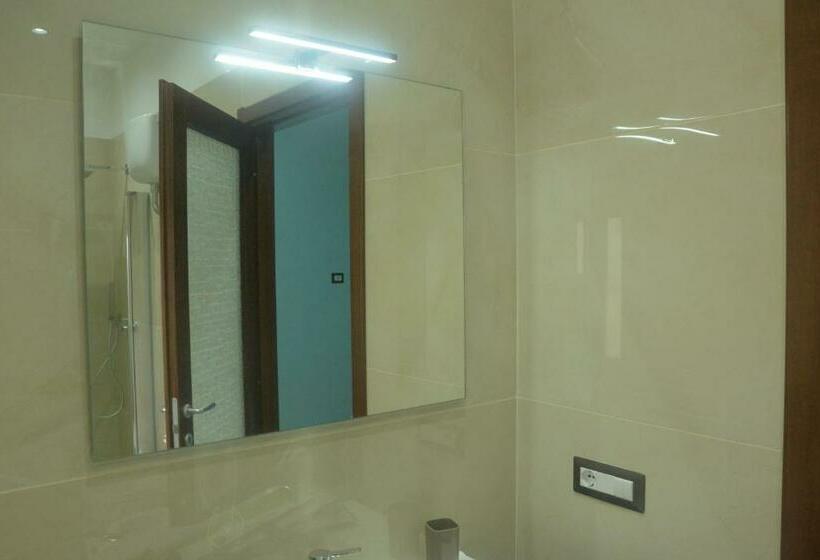 חדר משפחתי, Decumano Massimo