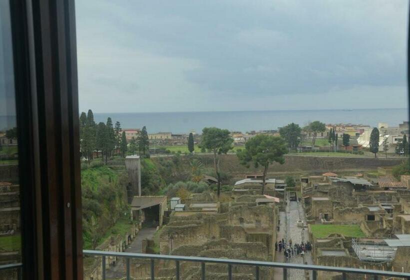 家庭间, Decumano Massimo