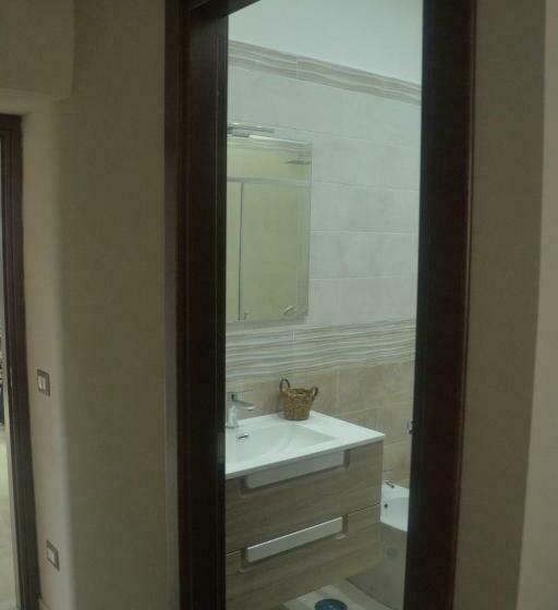 חדר משפחתי, Decumano Massimo