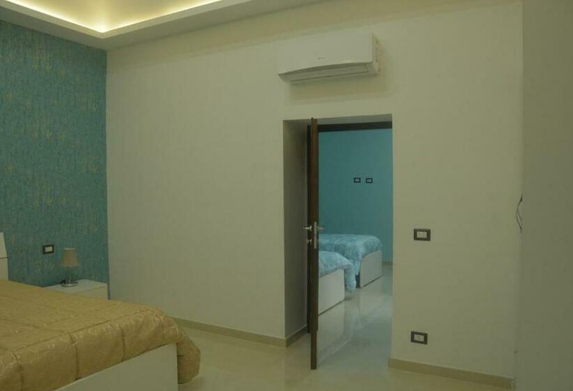 חדר משפחתי, Decumano Massimo