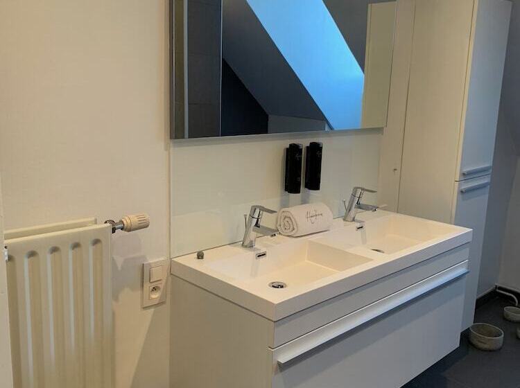 スイート, A Flemish Tale