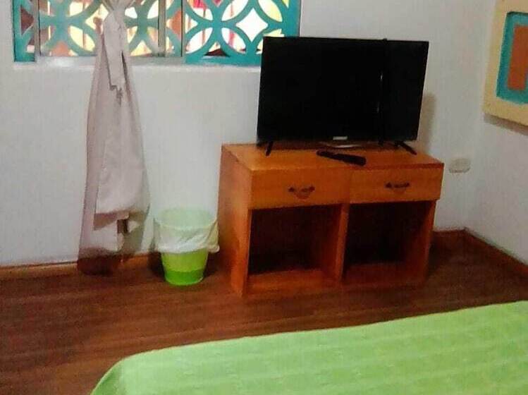 חדר משפחתי, Hostal Don Jose