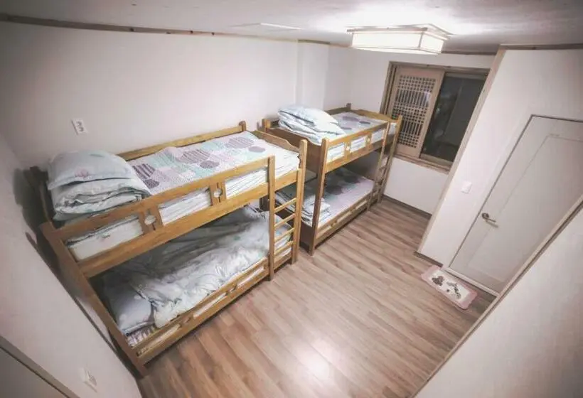 Standard Neljän Hengen Huone, Wansangolgh Guest House