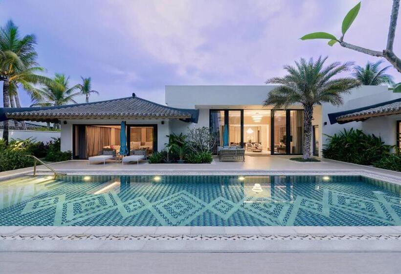 Вилла 3 Спальни, Capella Tufu Bay, Hainan