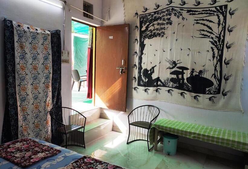 اتاق استاندارد با سرویس بهداشتی مشترک, Zigzag Homestay