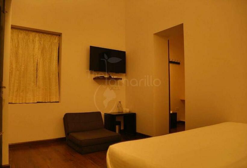 חדר דלוקס, The Tamarillo