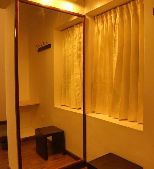 Deluxe Kamer, The Tamarillo