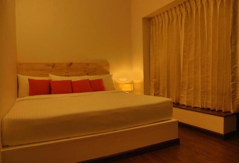 חדר דלוקס, The Tamarillo