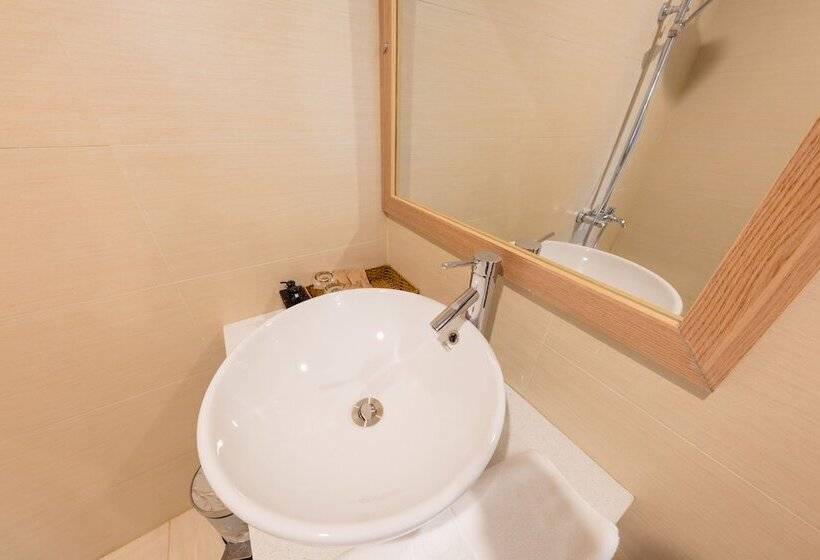 اتاق لوکس سه تخته, Avon