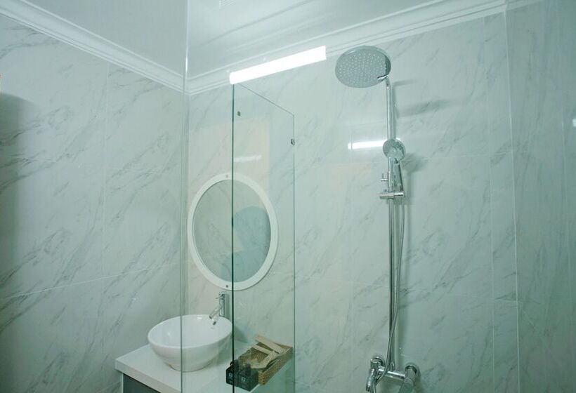 اتاق لوکس سه تخته, Avon