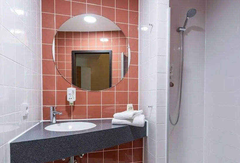 اتاق استاندارد سه نفره, B&b Hotel Bayreuth