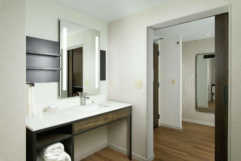 Büyük Çift Kişilik Yataklı Standart Oda, Hilton Garden Inn Memphis Downtown Beale Street