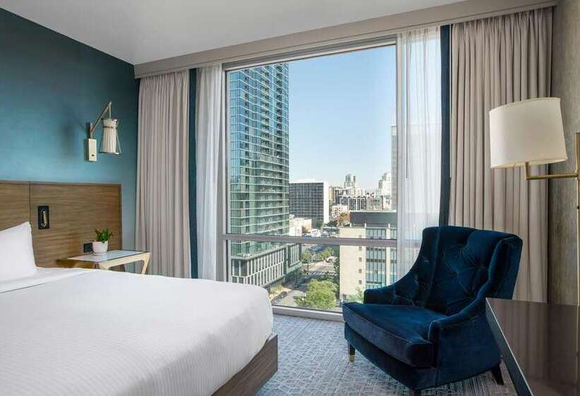 Büyük Çift Kişilik Yataklı Delüks Oda, Hilton Garden Inn Memphis Downtown Beale Street