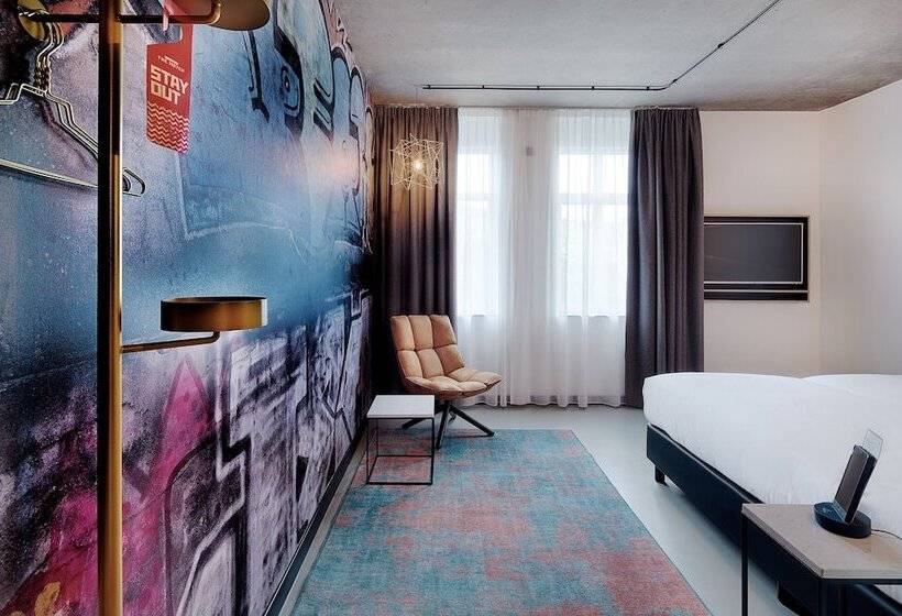 适合残疾人使用的标准间, The Match