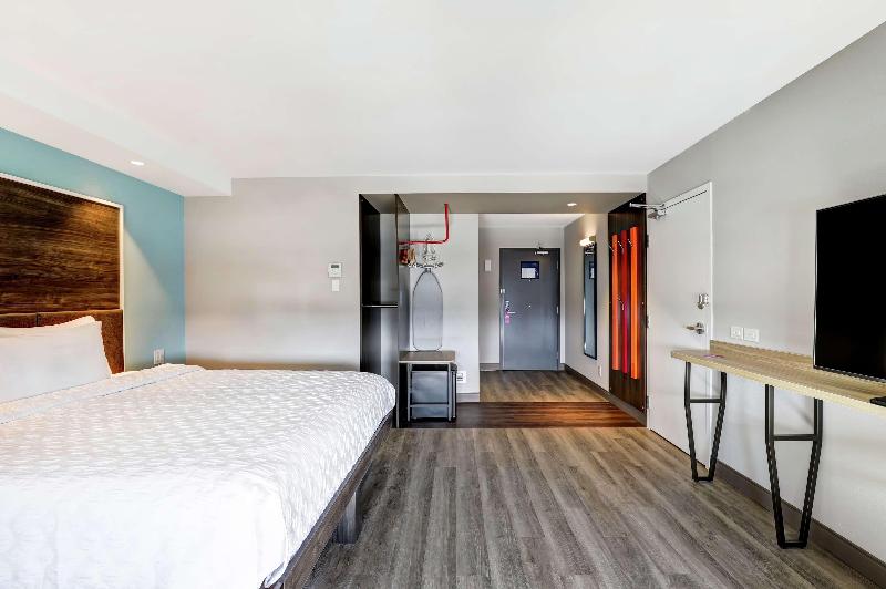 Standard-huone King-vuode, Tru By Hilton Edmonton Windermere