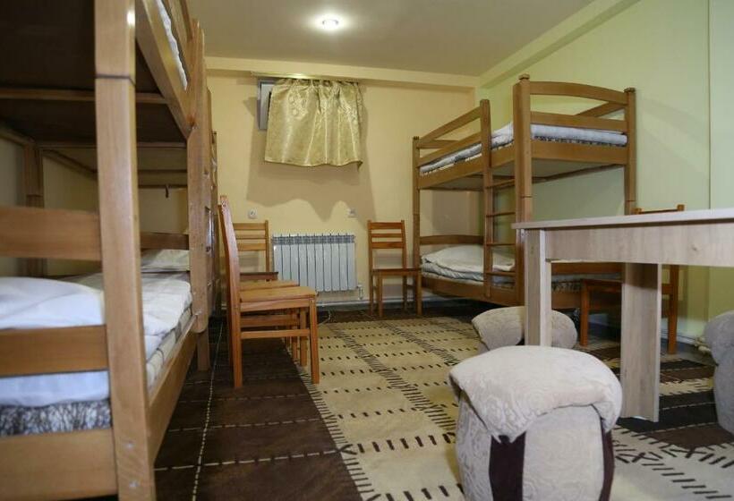 تختخواب در اتاق مشترک, Arsego Hostel