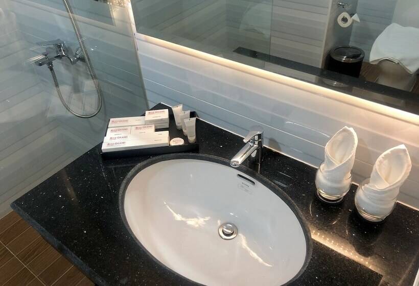 اتاق خانوادگی, Ritz Grand Hotel Mandalay