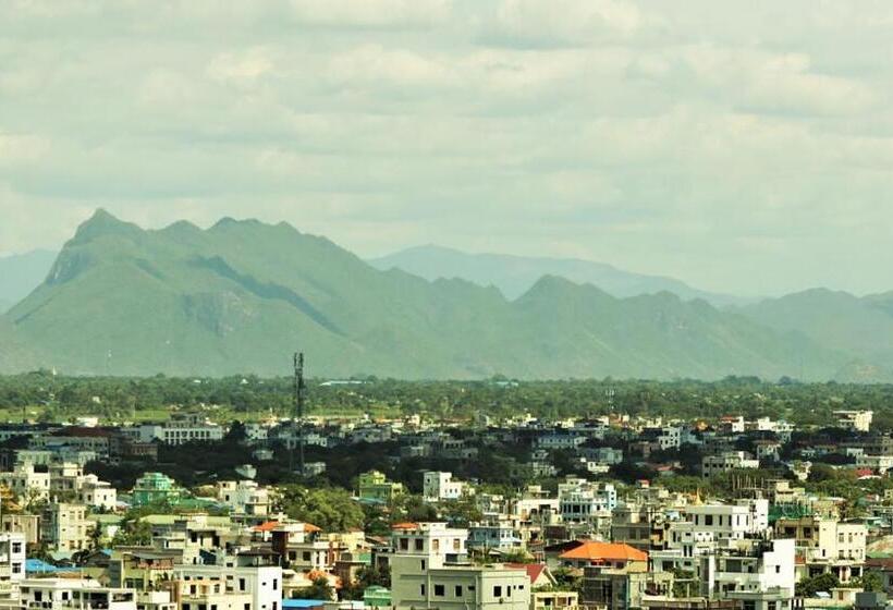 اتاق لوکس با تخت بزرگ, Ritz Grand Hotel Mandalay