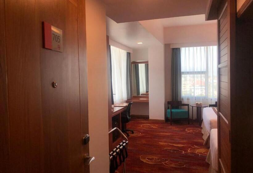 اتاق خانوادگی, Ritz Grand Hotel Mandalay