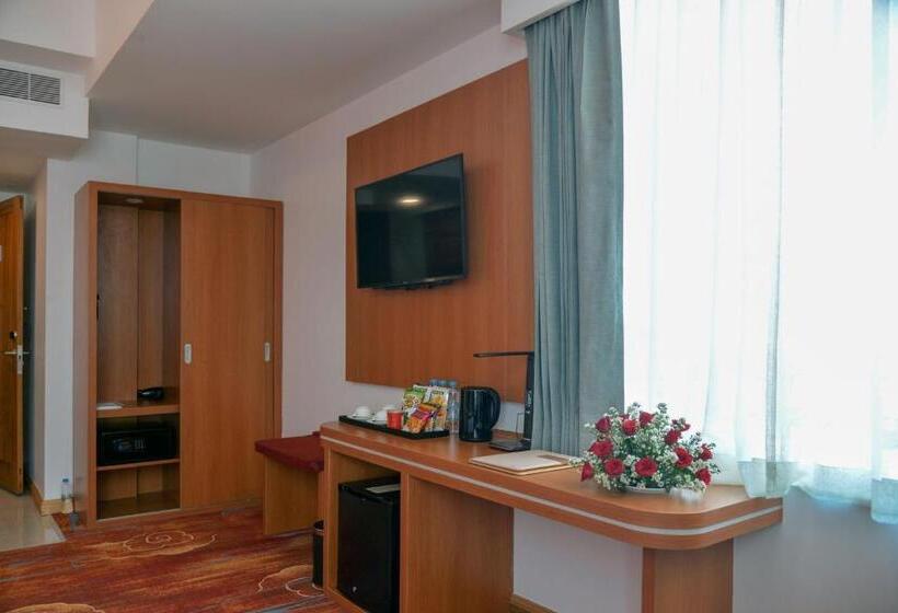 اتاق خانوادگی, Ritz Grand Hotel Mandalay