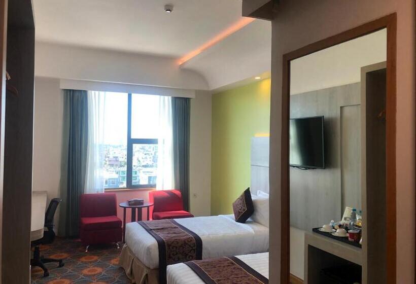 اتاق سوپریور با چشم‌انداز شهر, Ritz Grand Hotel Mandalay