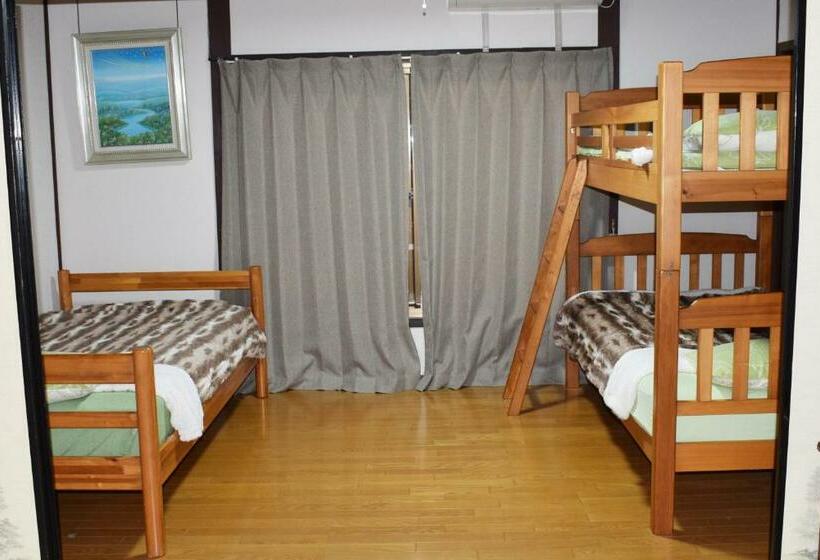 غرفة عائلية حمام مشترك, Share House Amigos