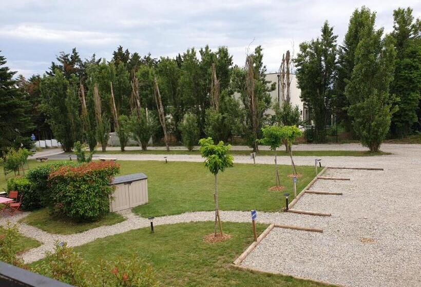 스탠다드 스튜디오, Revigora