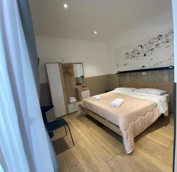 اتاق لوکس با تخت بزرگ, Handy