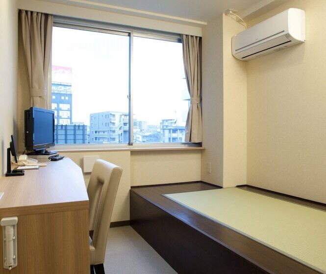 غرفة قياسية فردية, Kudou Oita