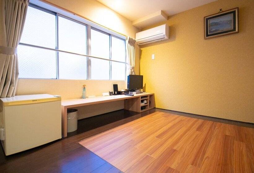 غرفة قياسية فردية, Kudou Oita