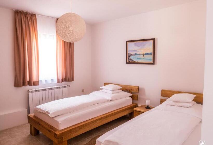 اتاق اجرایی سه نفره, Bergkranc Hotel & Resort