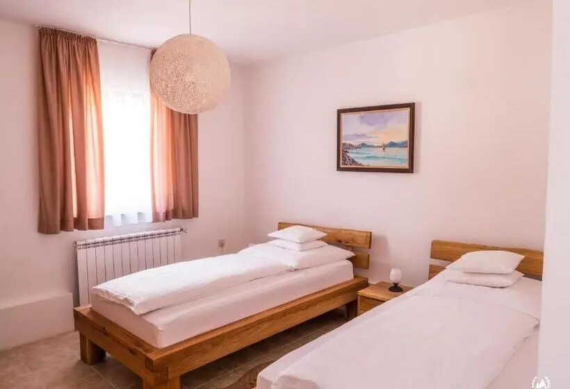اتاق اجرایی سه نفره, Bergkranc Hotel & Resort