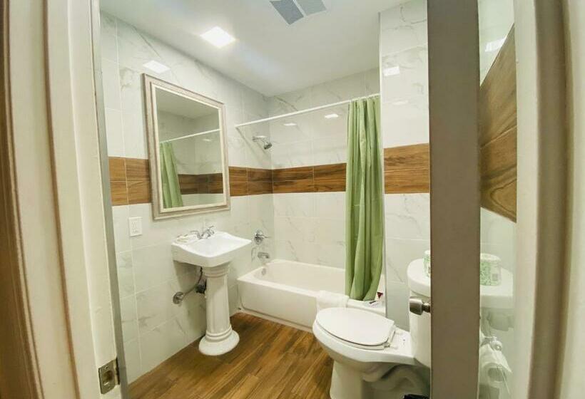 جناح, Casa Blanca Inn & Suites Whittier