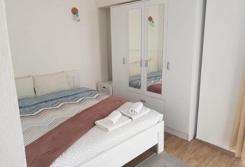 اتاق استاندارد یک نفره, & Restaurant Ada