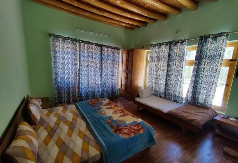 اتاق استاندارد سه تخته با بالکن, Nilza Guest House