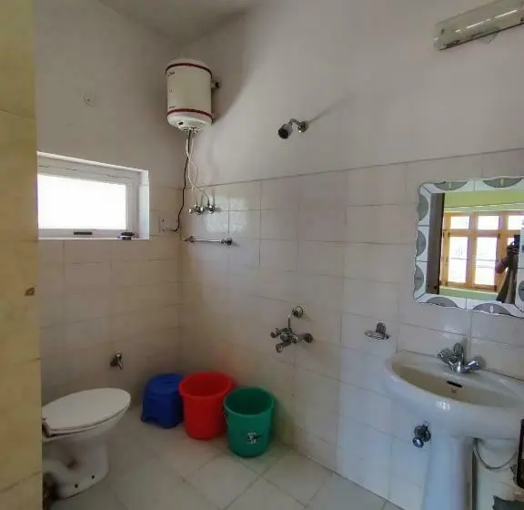 اتاق استاندارد سه تخته با بالکن, Nilza Guest House