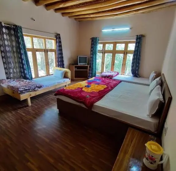 اتاق استاندارد چهار تخته, Nilza Guest House