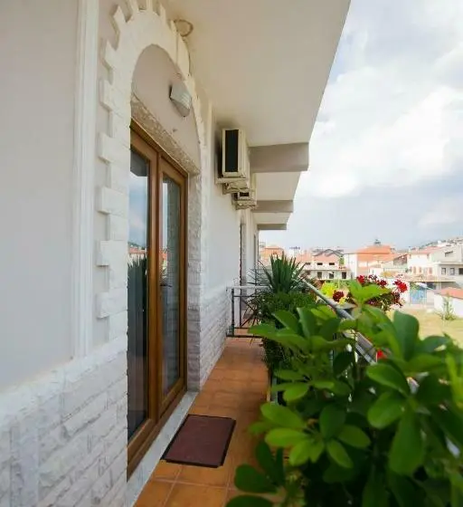 اتاق استاندارد سه نفره, Dea Hotel 2002