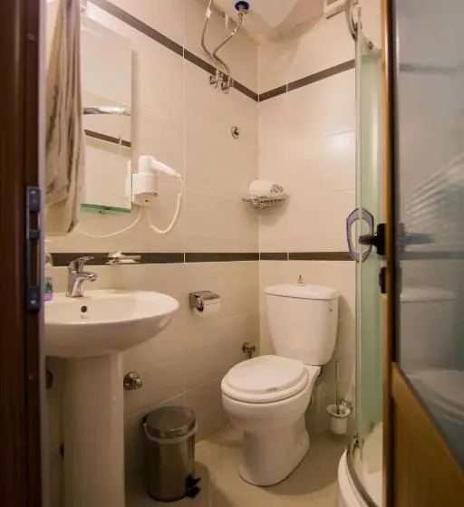 اتاق راحتی سه تخته, Dea Hotel 2002