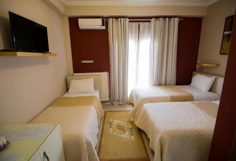 اتاق کلاسیک سه تخته, Dea Hotel 2002