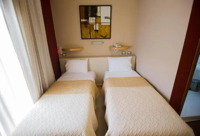 اتاق کلاسیک سه تخته, Dea Hotel 2002