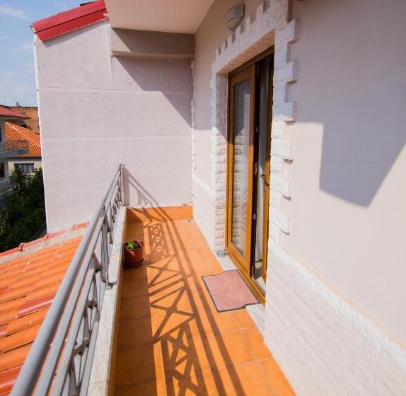 Üç Kişilik Klasik oda, Dea Hotel 2002