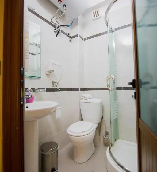 اتاق اکونومی, Dea Hotel 2002