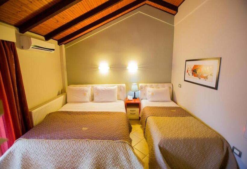 Balkonlu Üç Kişilik Standart Oda, Dea Hotel 2002