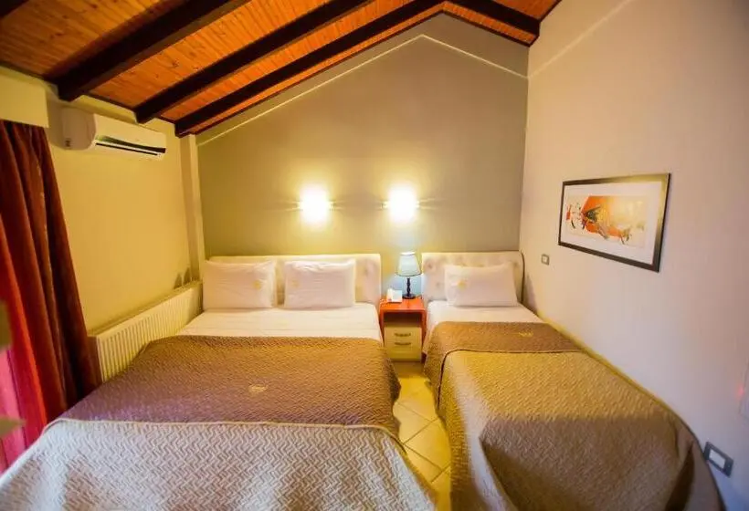 اتاق استاندارد سه تخته با بالکن, Dea Hotel 2002