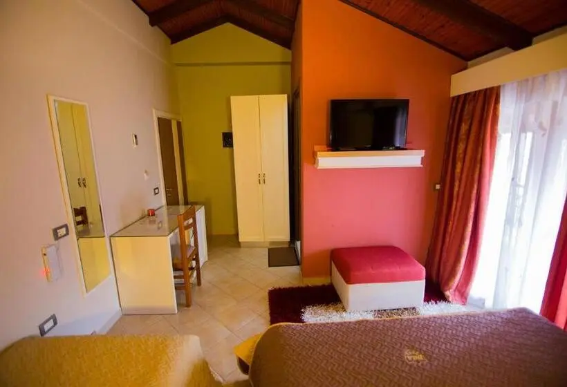 اتاق استاندارد سه تخته با بالکن, Dea Hotel 2002