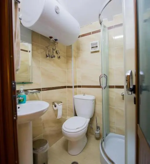 اتاق استاندارد سه تخته با بالکن, Dea Hotel 2002