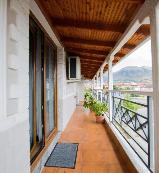 سوئیت با بالکن, Dea Hotel 2002