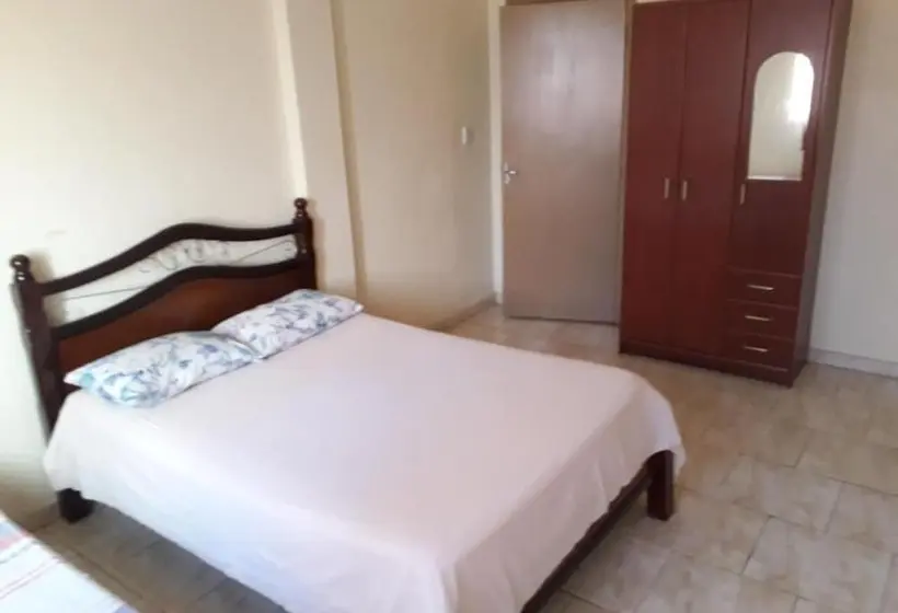 バスルーム共有のトリプルスタンダード, Santa Marta