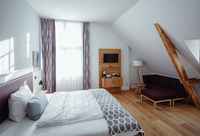 수피리어 룸, Schulhaus